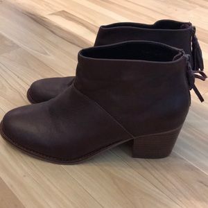 TOMS adorable booties